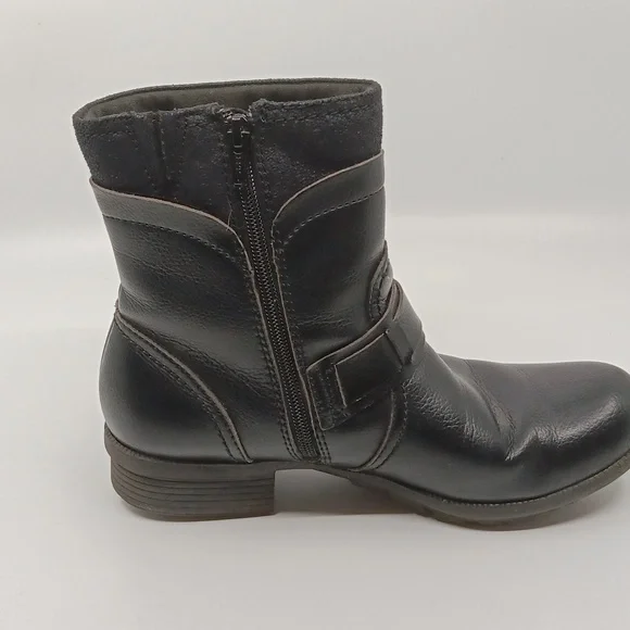 Clarks Black Ankle Boots W/ Dual Zipper Design - Picture 11 of 13